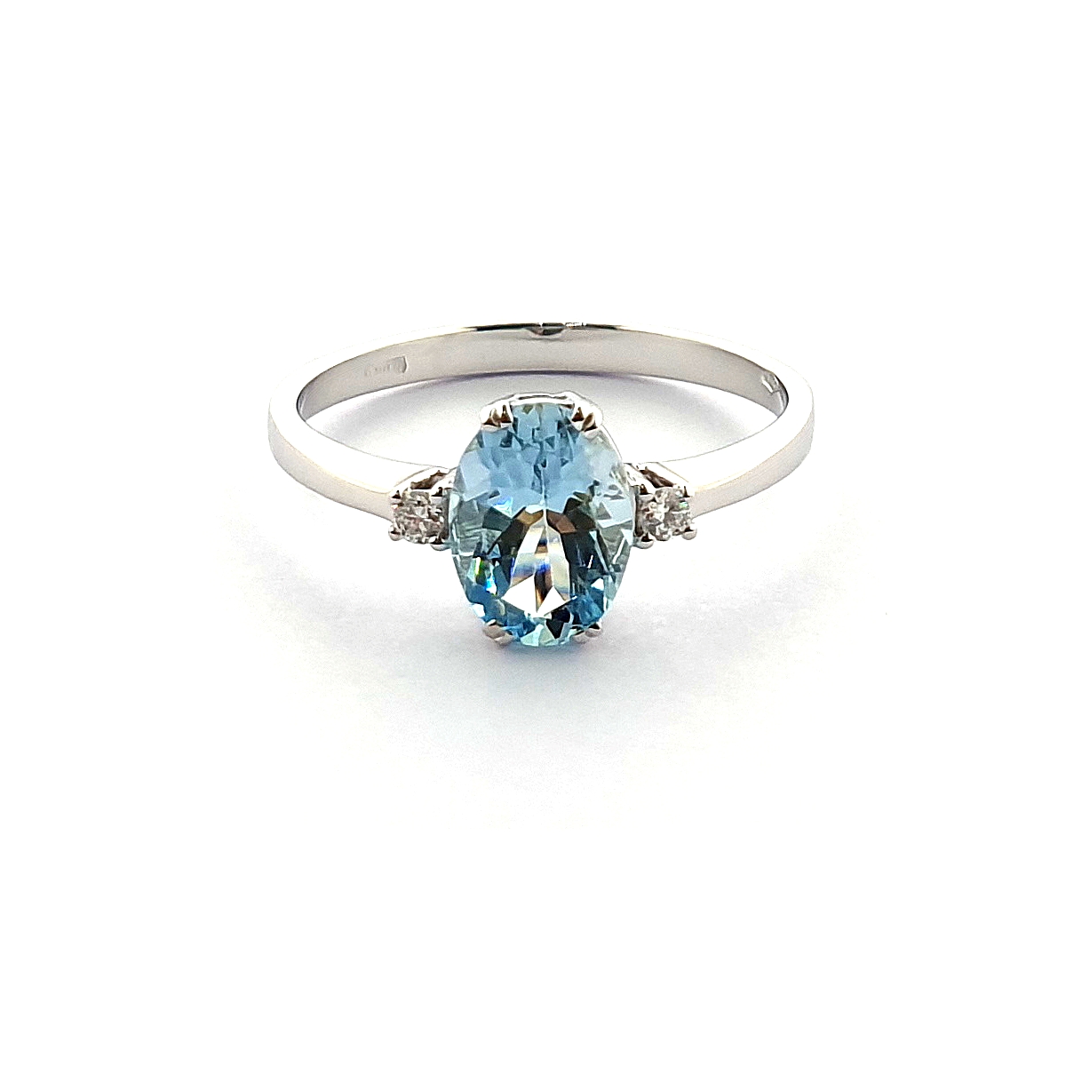 750 Mill. White Gold Ring with 0,04 Ct. Diamonds and 0,92 Ct. Aquamarine